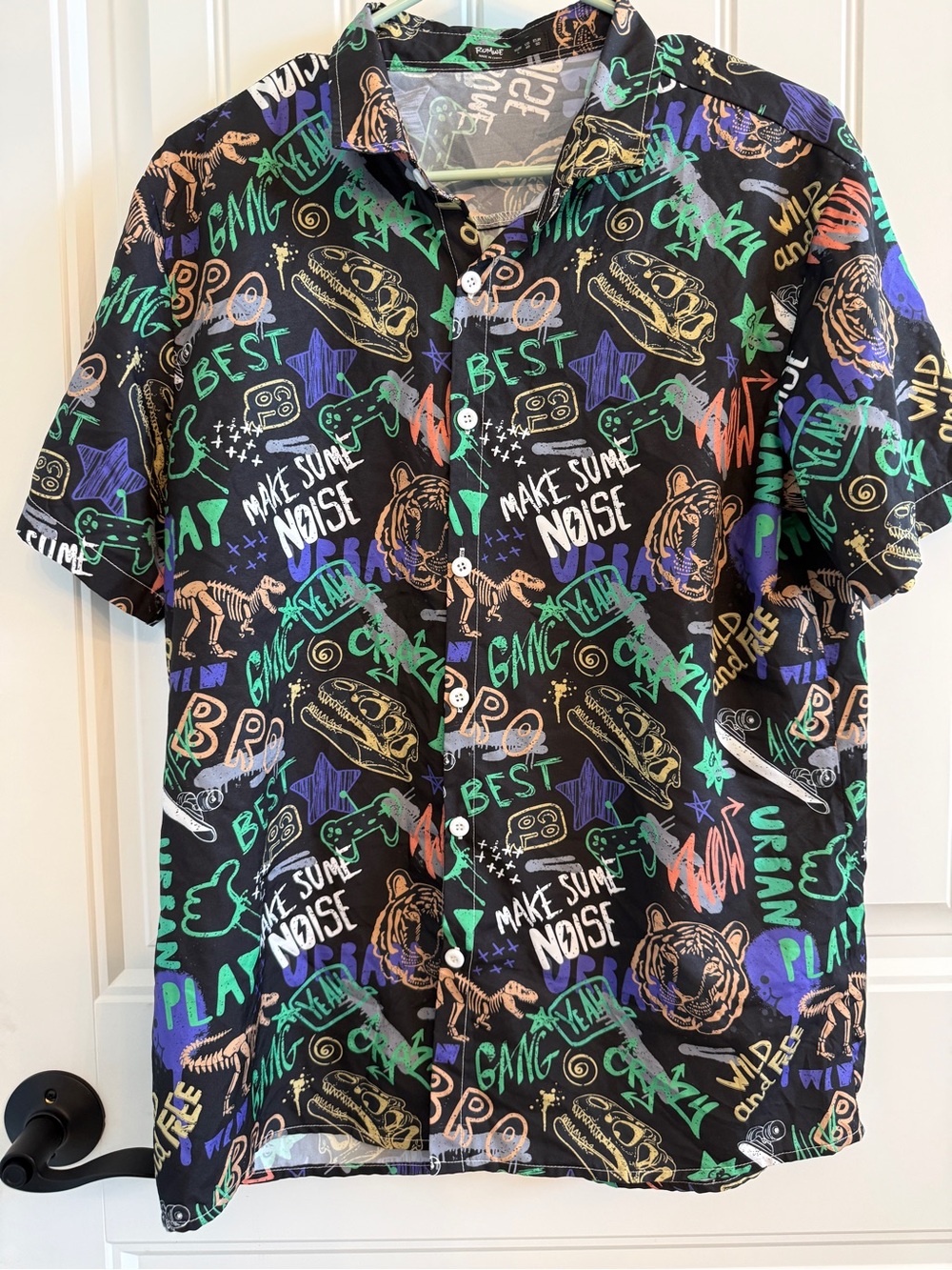 ROMWE Black Short-Sleeve Button-Down Shirt with Multicolor Graffiti Print LARGE